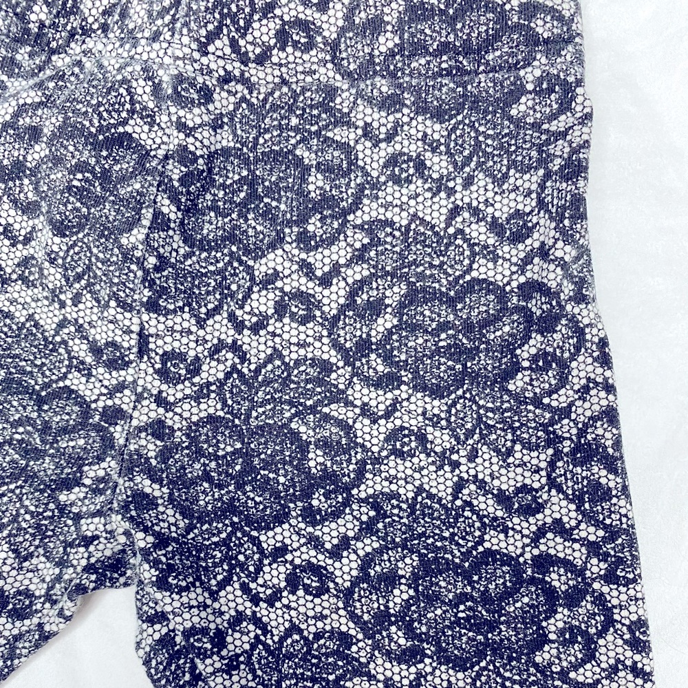 Flower Leggings - Picture 2 of 3